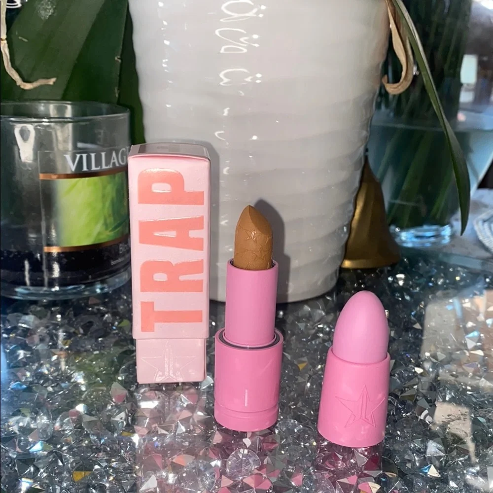 Jeffree Star Velvet Lipstick - Gardening velvethoe